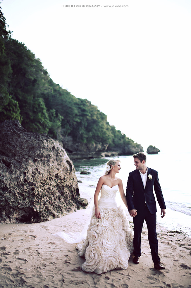 Axioo: Layers of Intricate Intimacies